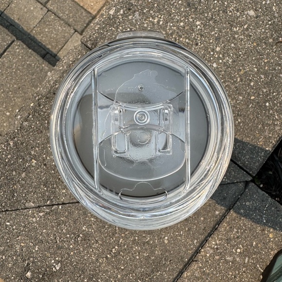 U of M 24 oz. Maize and Blue Tumbler with M Logo - Picture 2 of 4